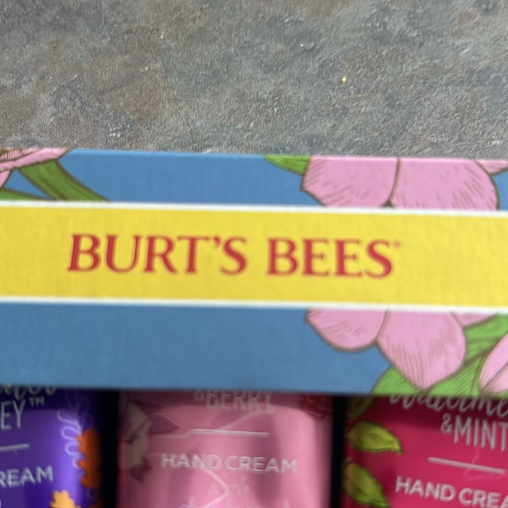 NWT Berts bees set of three handcream with Shea butter - Picture 4 of 4